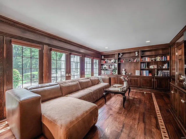 $1,250,000 | 703 Pfeiffer Road, Evansville, IN 47711