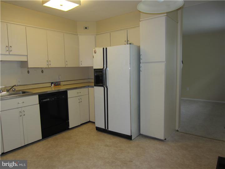 522 Ashbourne Road Cheltenham, PA 19012 - Photo 2 of 16 Kitchen