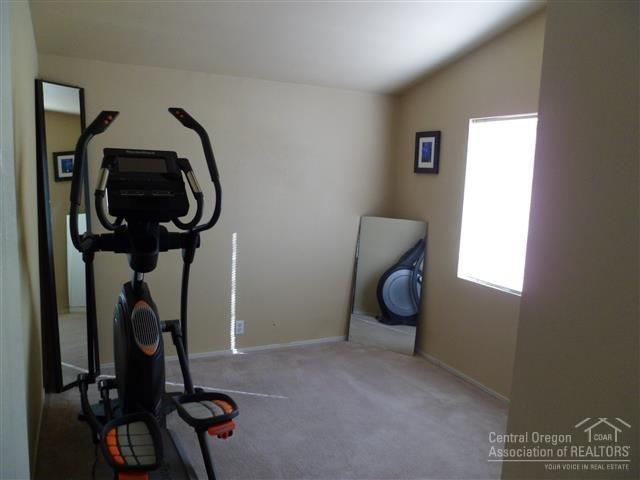 15990 Jacobsen Road La Pine, OR 97739 - Photo 18 of 25 Guest Bedroom #2