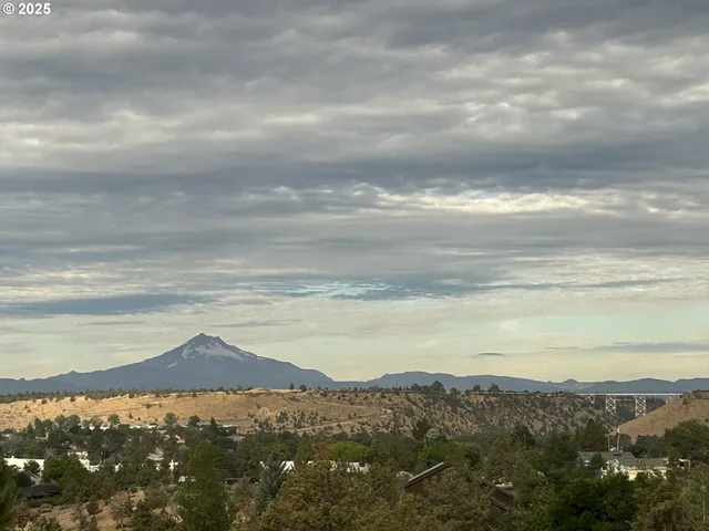 $524,901 | 420 Southeast Manzanita Drive, Madras, OR 97741