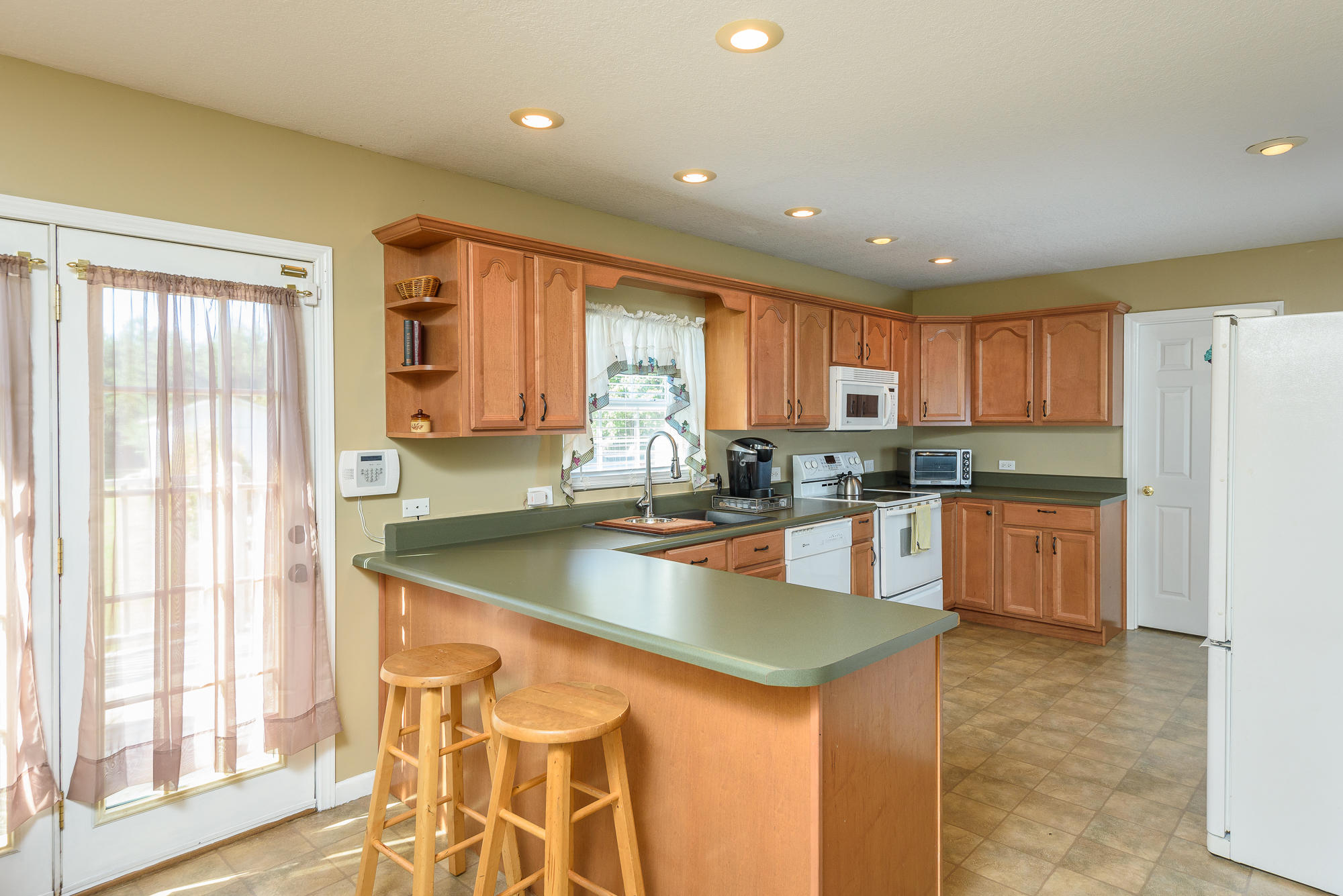 831 Mountain View Road Benton, TN 37307 - Photo 3 of 35 kitchen_2