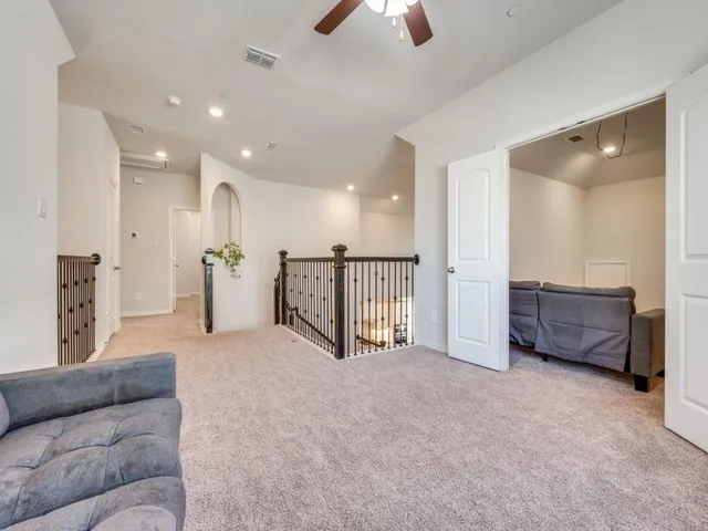 a view of livingroom with furniture and a ceiling fan