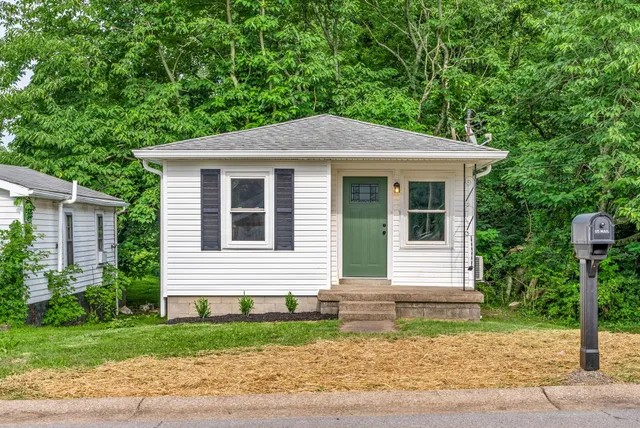 a view of a house with a yard