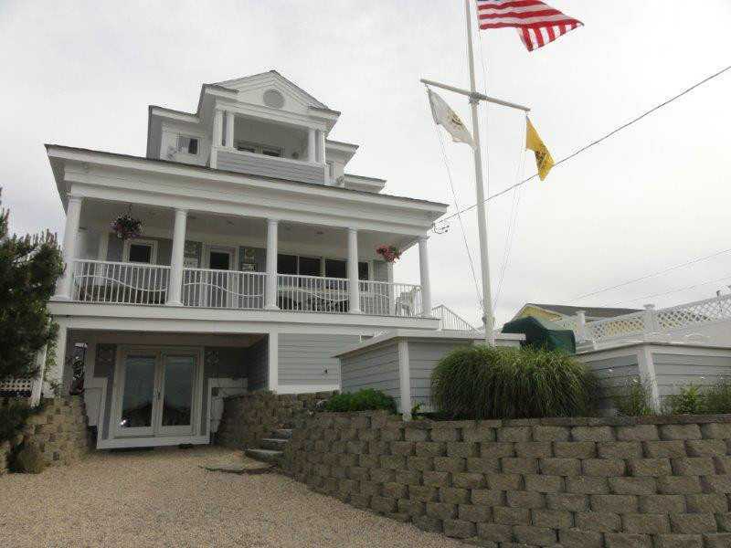 1141 Succotash Road Narragansett, RI 02879 - Photo 3 of 25 Exterior Front.