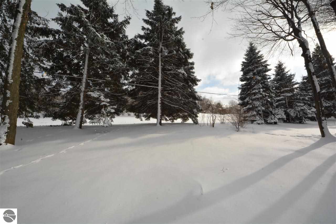 610 Bloomfield Road Traverse City, MI 49686 - Photo 50 of 56 1797226-49.JPG