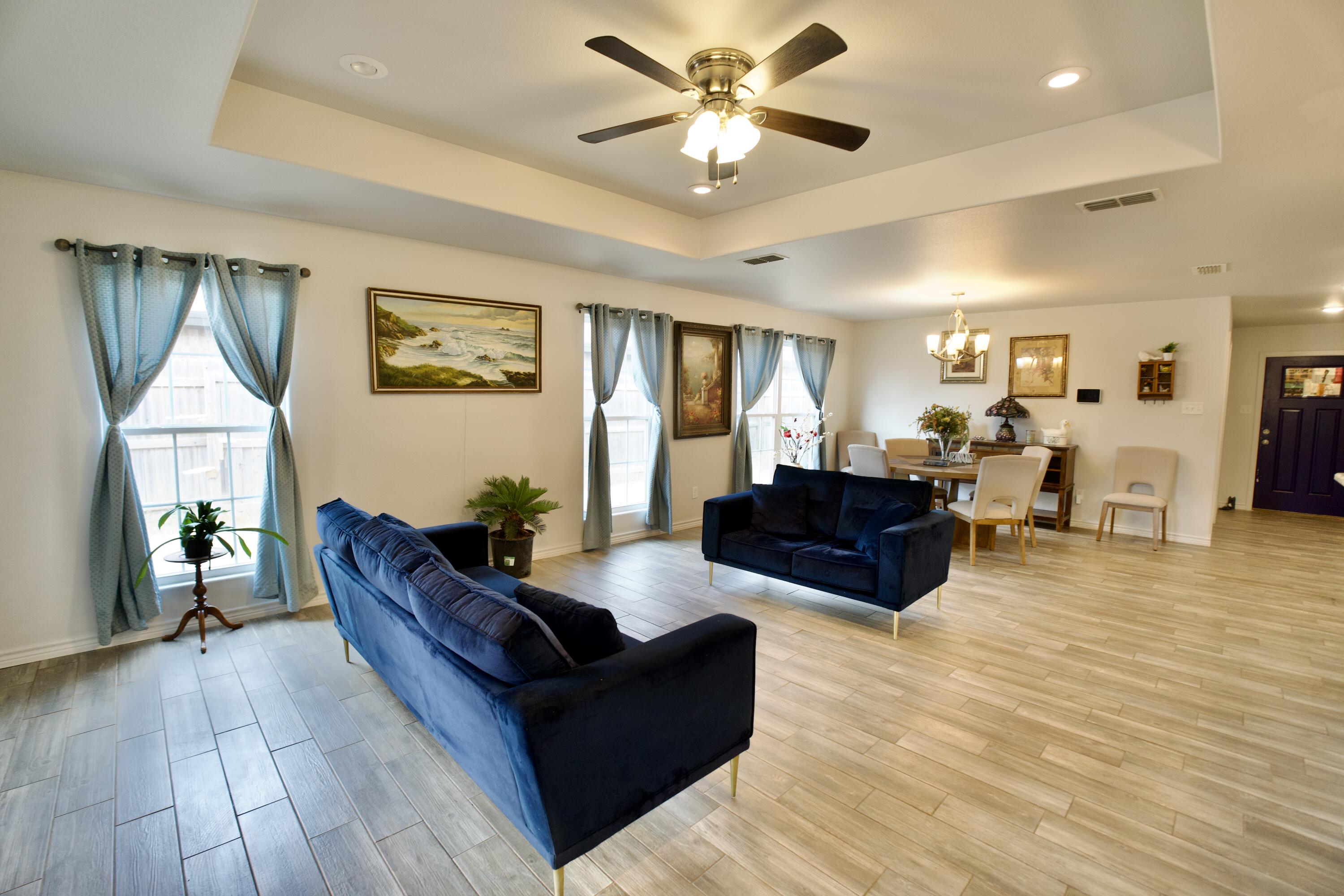 8813 17th Street Lubbock, TX 79416 - Photo 4 of 20 a living room with furniture and wooden floor
