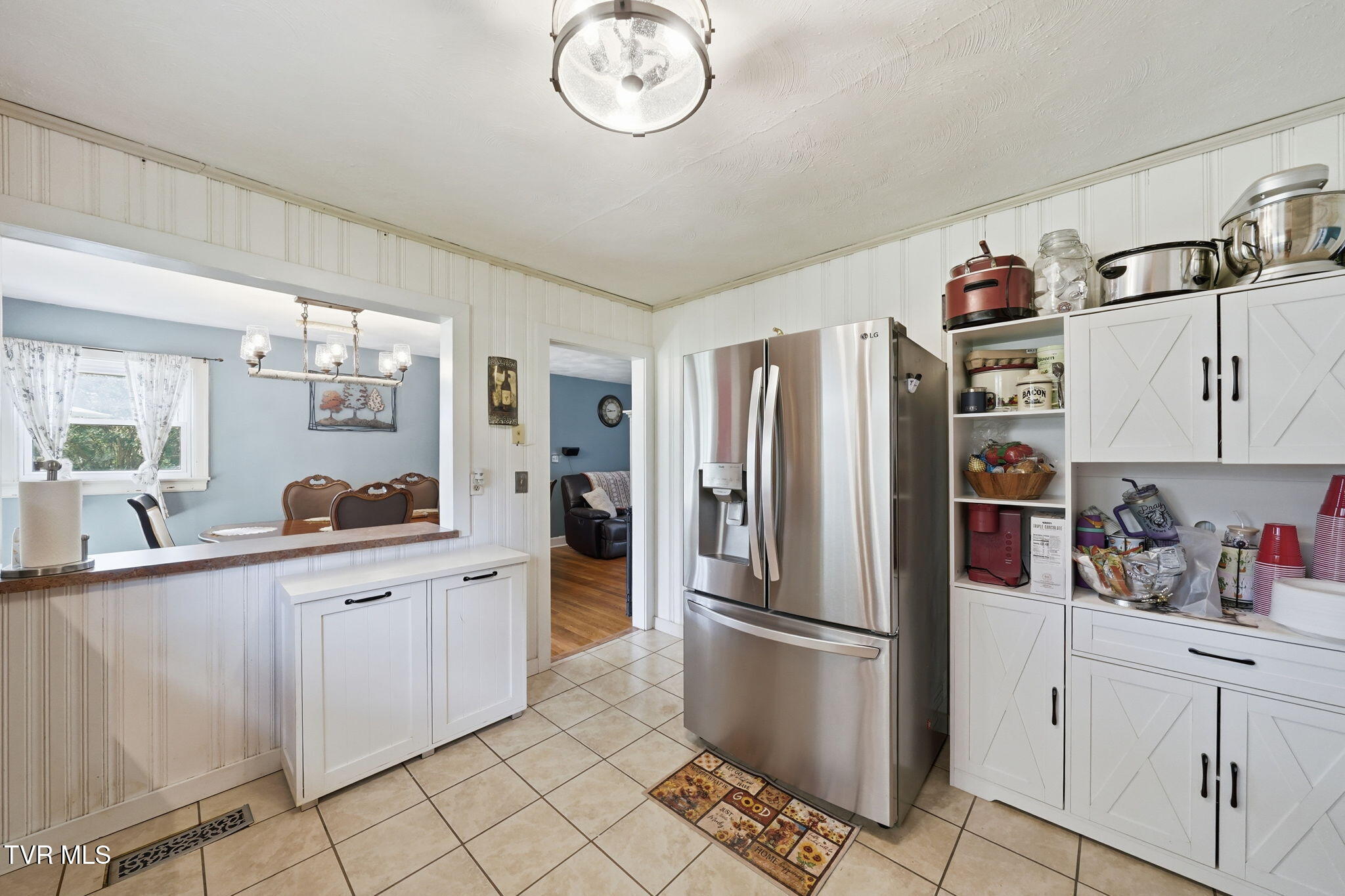 401 Seminole Road Bristol, VA 24201 - Photo 6 of 24 5-web-or-mls-011_JH 20260714-031
