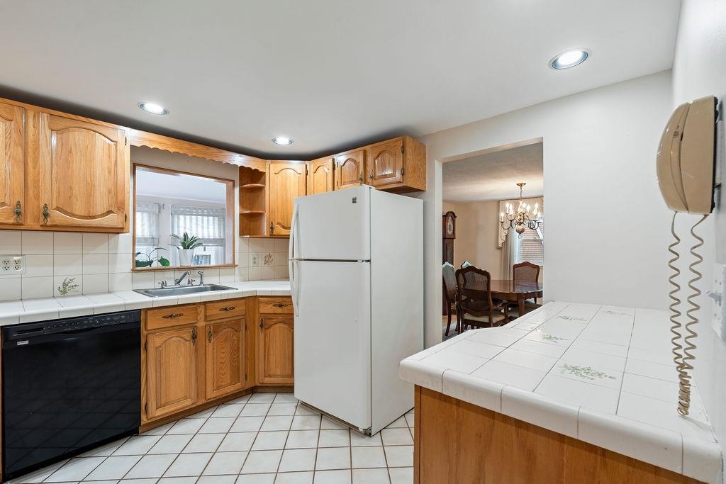 2 Harding Road Portsmouth, NH 03801 - Photo 6 of 39
