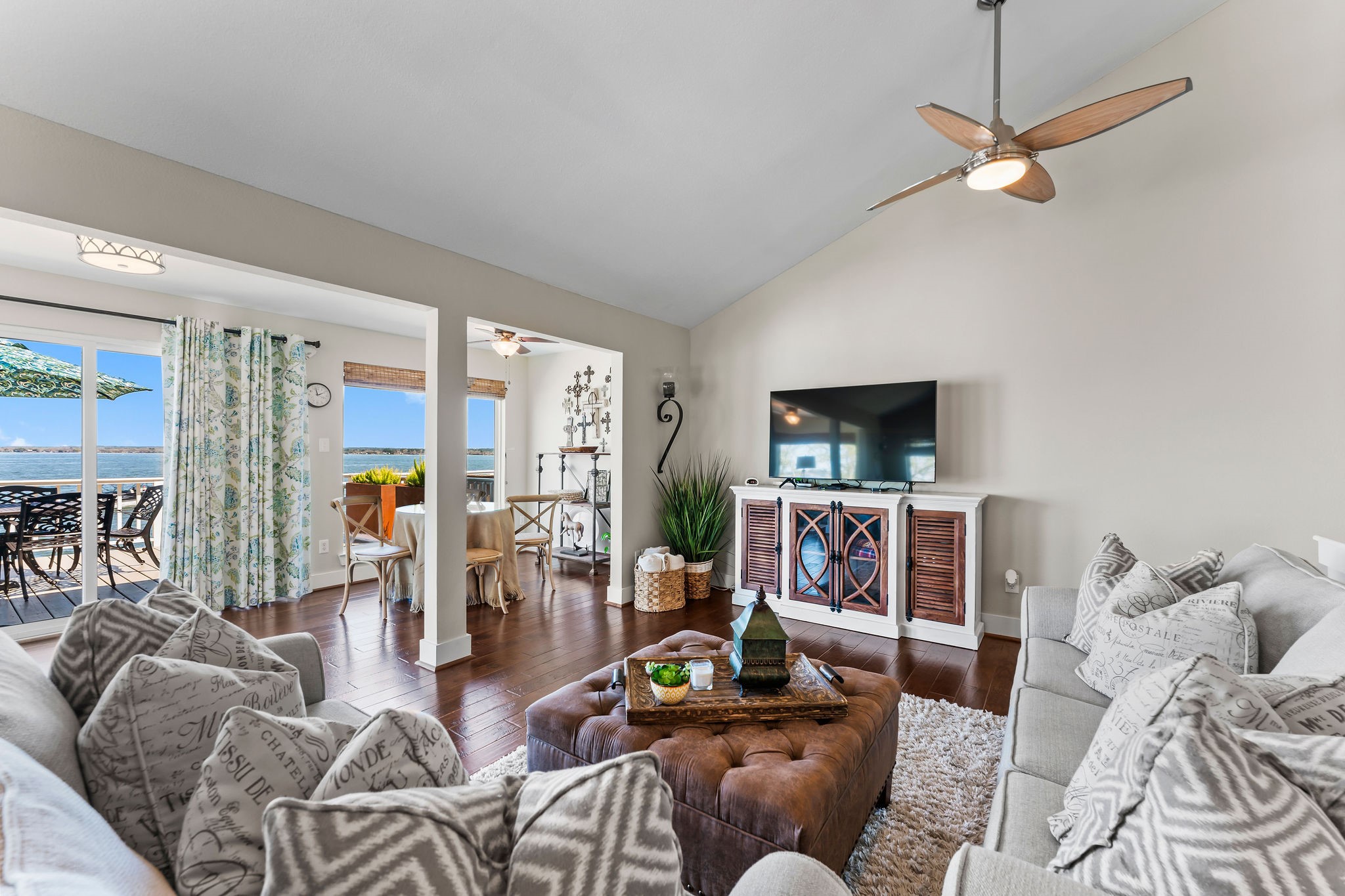 69 Lakeview Village Conroe, TX 77356 - Photo 12 of 50 a living room with furniture and a flat screen tv