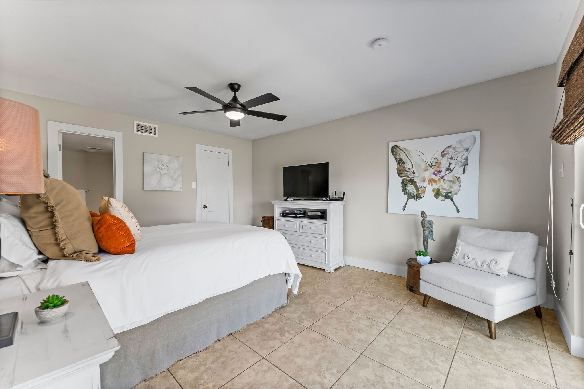 69 Lakeview Village Conroe, TX 77356 - Photo 19 of 50 a spacious bedroom with a bed and a flat screen tv
