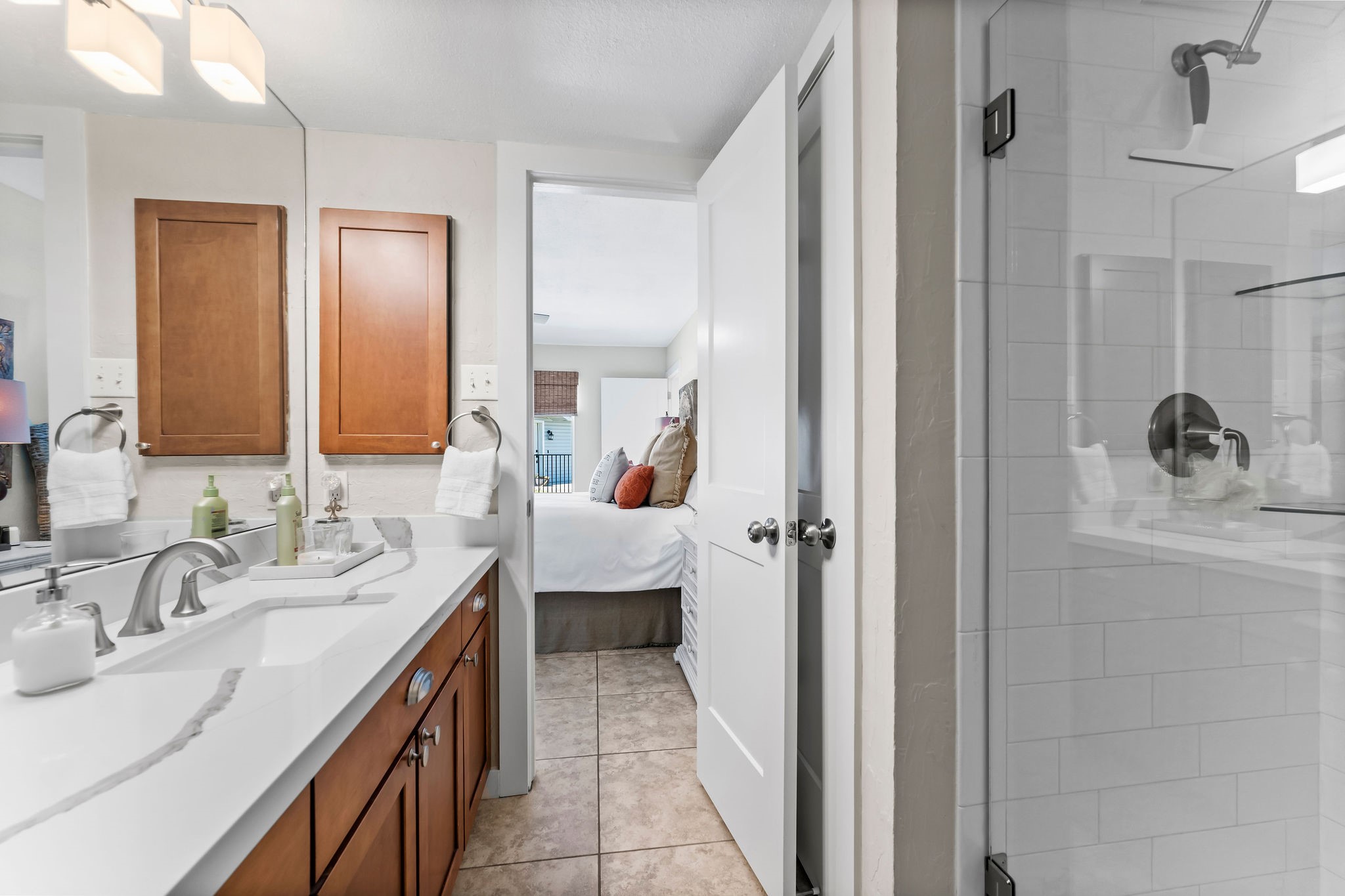 69 Lakeview Village Conroe, TX 77356 - Photo 21 of 50 a en suite bathroom with a double vanity sink and mirror