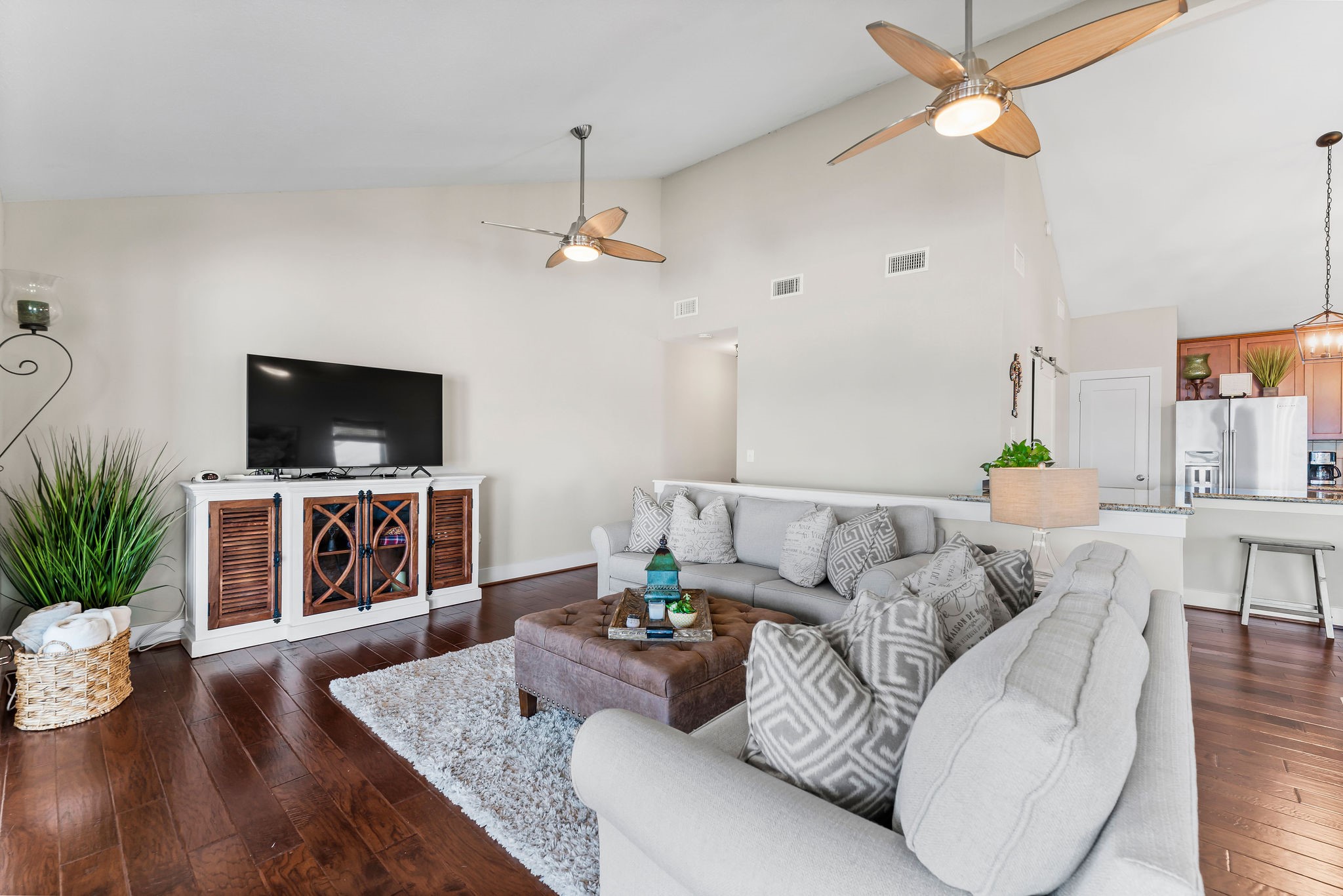 69 Lakeview Village Conroe, TX 77356 - Photo 10 of 50 a living room with furniture and a flat screen tv