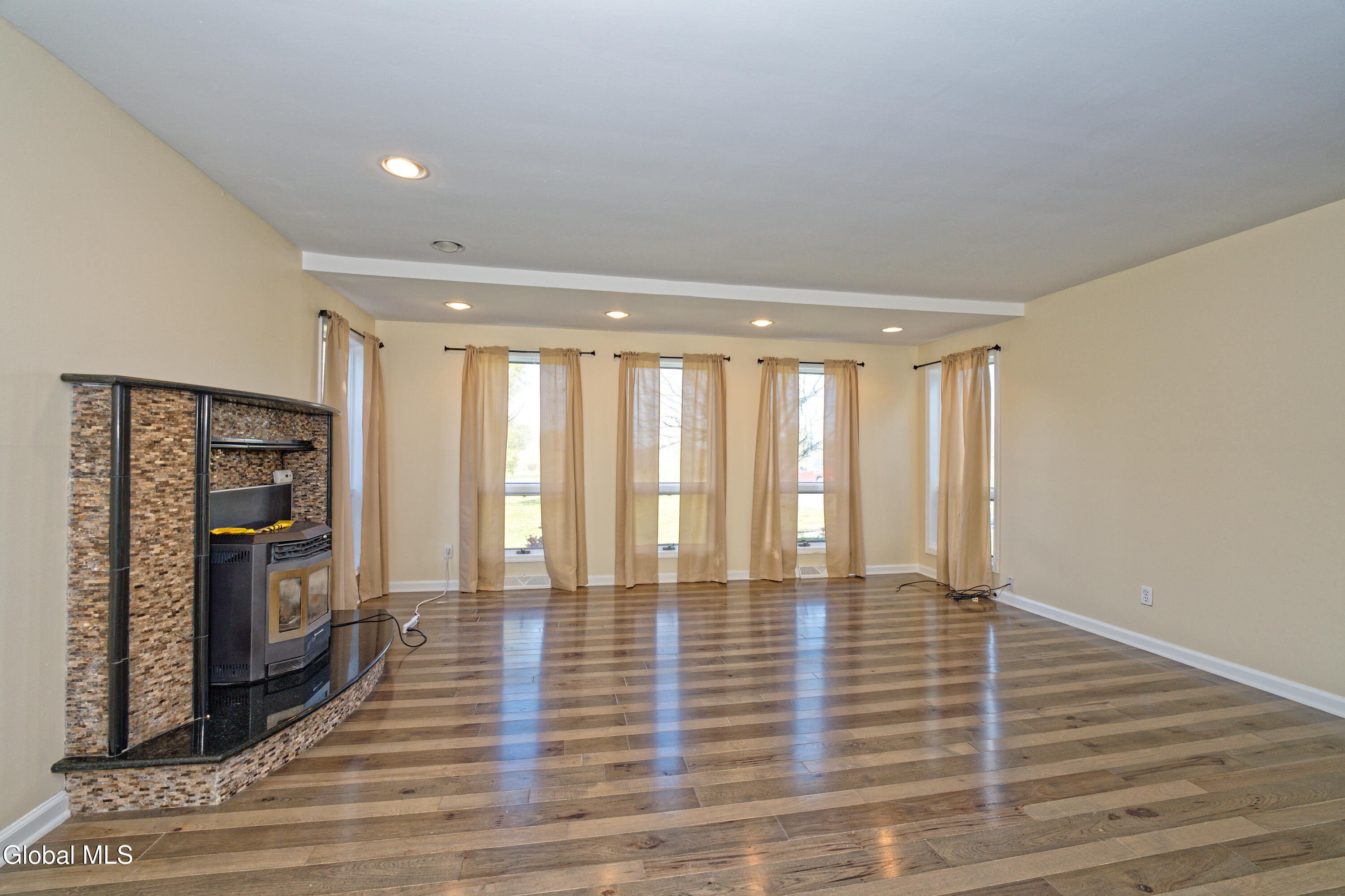 1243 Waters Road Glenville, NY 12302 - Photo 8 of 71 2 Livingroom 1