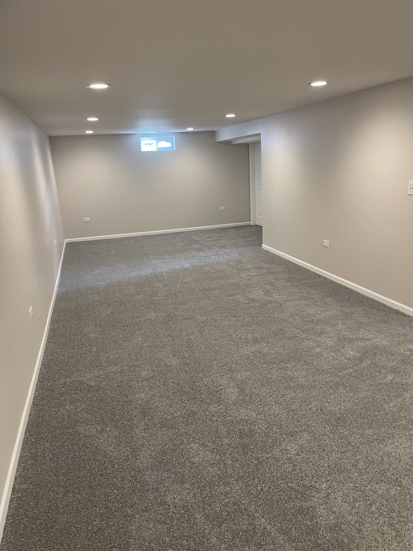 45 Arrowhead Drive Thornton, IL 60476 - Photo 9 of 11 an empty room with windows and pillars in it