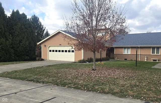 $185,000 | 606 South Buckingham Court, Unit 8B, Anderson, IN 46013