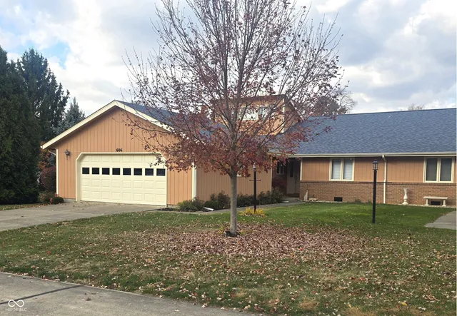 $185,000 | 606 South Buckingham Court, Unit 8B, Anderson, IN 46013