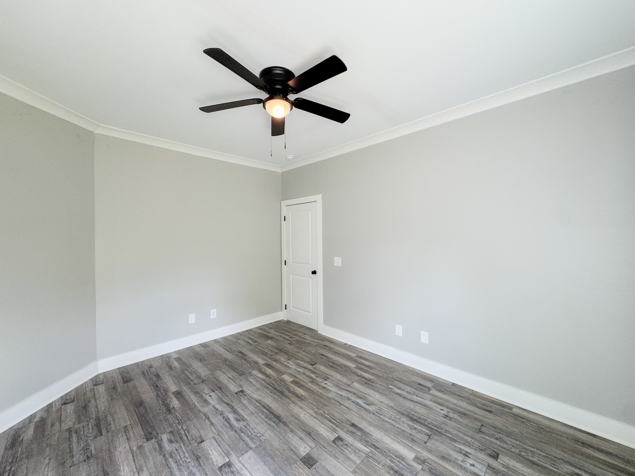 181 Rock House Hollow Road Bethpage, TN 37022 - Photo 36 of 51 a view of a big room with wooden floor and a ceiling fan