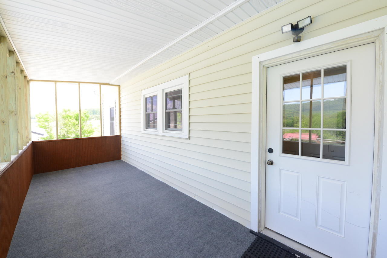 27565 Rhea County Highway, Unit 1 Spring City, TN 37381 - Photo 21 of 30 21-Screen Porch