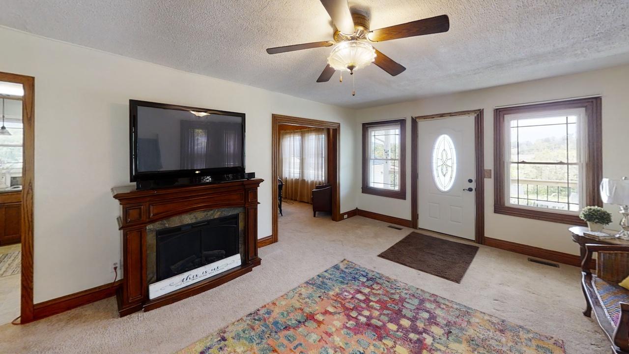 27565 Rhea County Highway, Unit 1 Spring City, TN 37381 - Photo 5 of 30 5-Living Room
