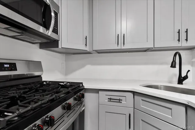 $3,195 | 116 Corlies Avenue, Unit 2R, Pelham, NY 10803