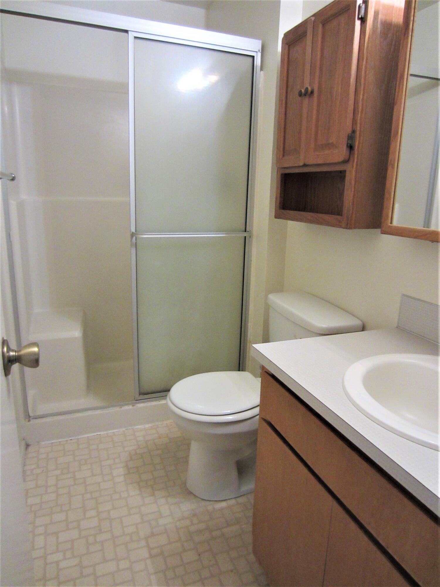 1827 Northeast Wells Acres Road Bend, OR 97701 - Photo 13 of 32 Primary suite # 1 bathrooom