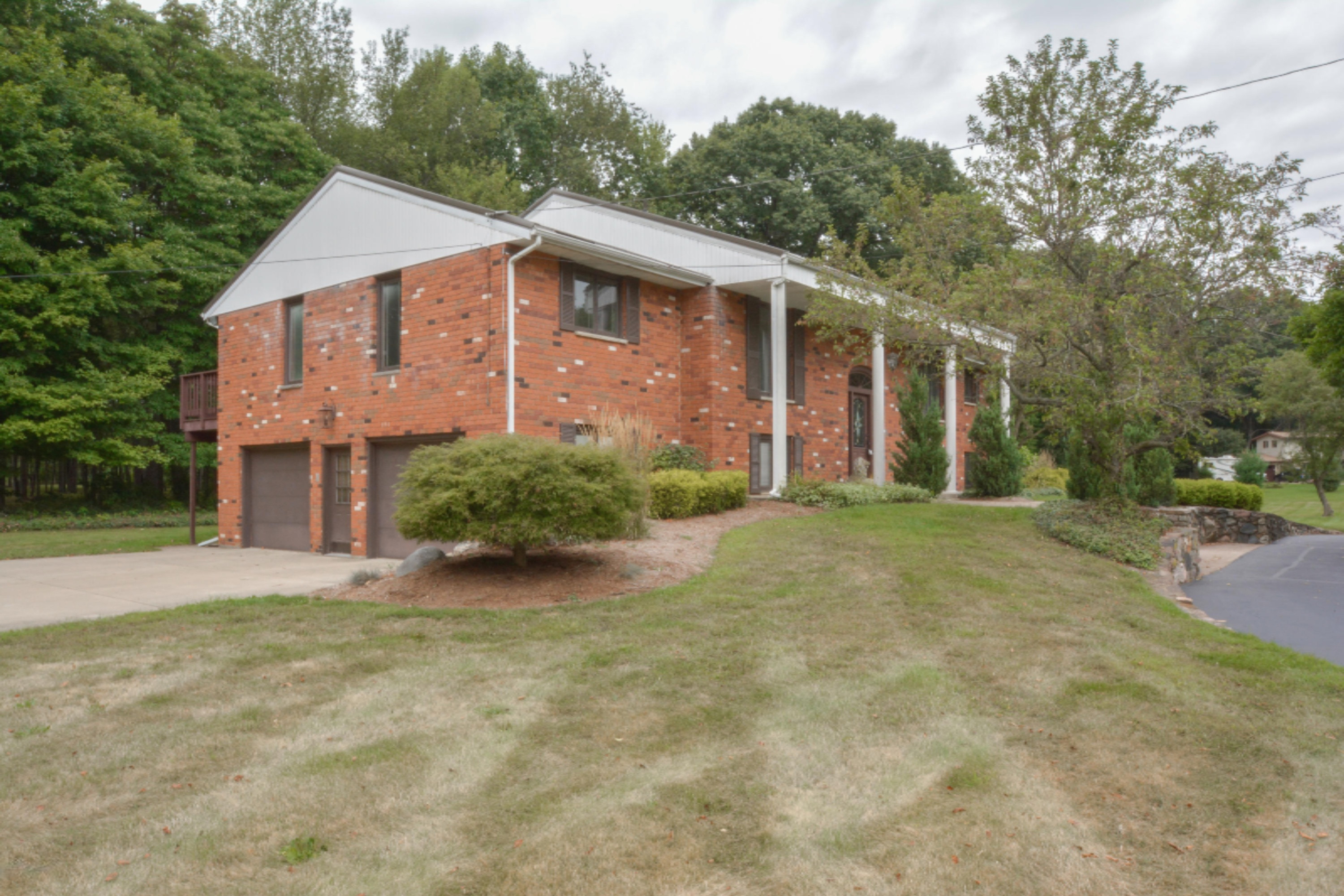 200 Hawthorne Road Marshall, MI 49068 - Photo 2 of 55 200 Hawthorne Rd. Marshall (2)