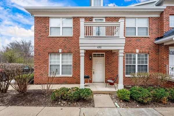 $375,000 | 430 Commons Circle, Unit 430, Clarendon Hills, IL 60514