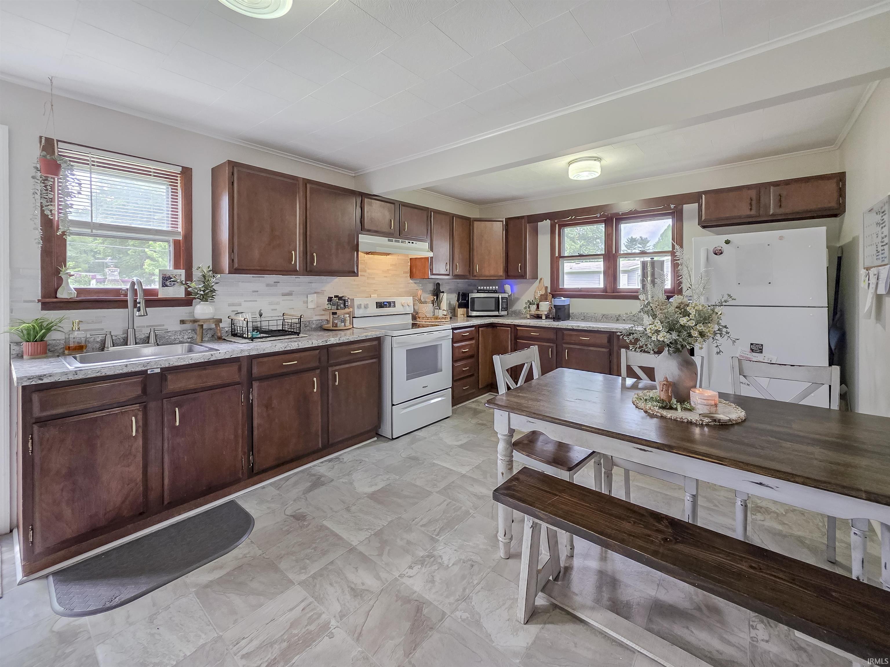160 Southwest 5th Street Linton, IN 47441 - Photo 4 of 25