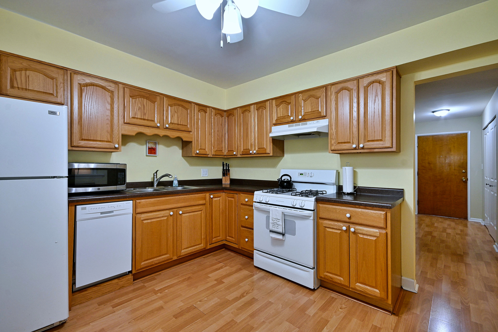 1321 South Finley Road, Unit 422 Lombard, IL 60148 - Photo 12 of 37 Gallery Image 12