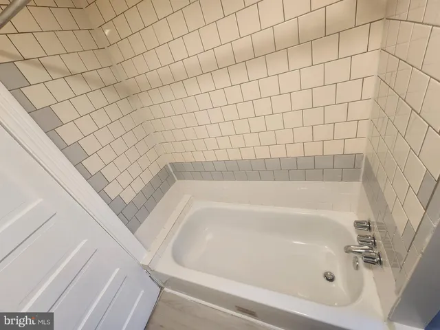 $800 | 2702 Wilkens Avenue, Unit 2F, Baltimore, MD 21223