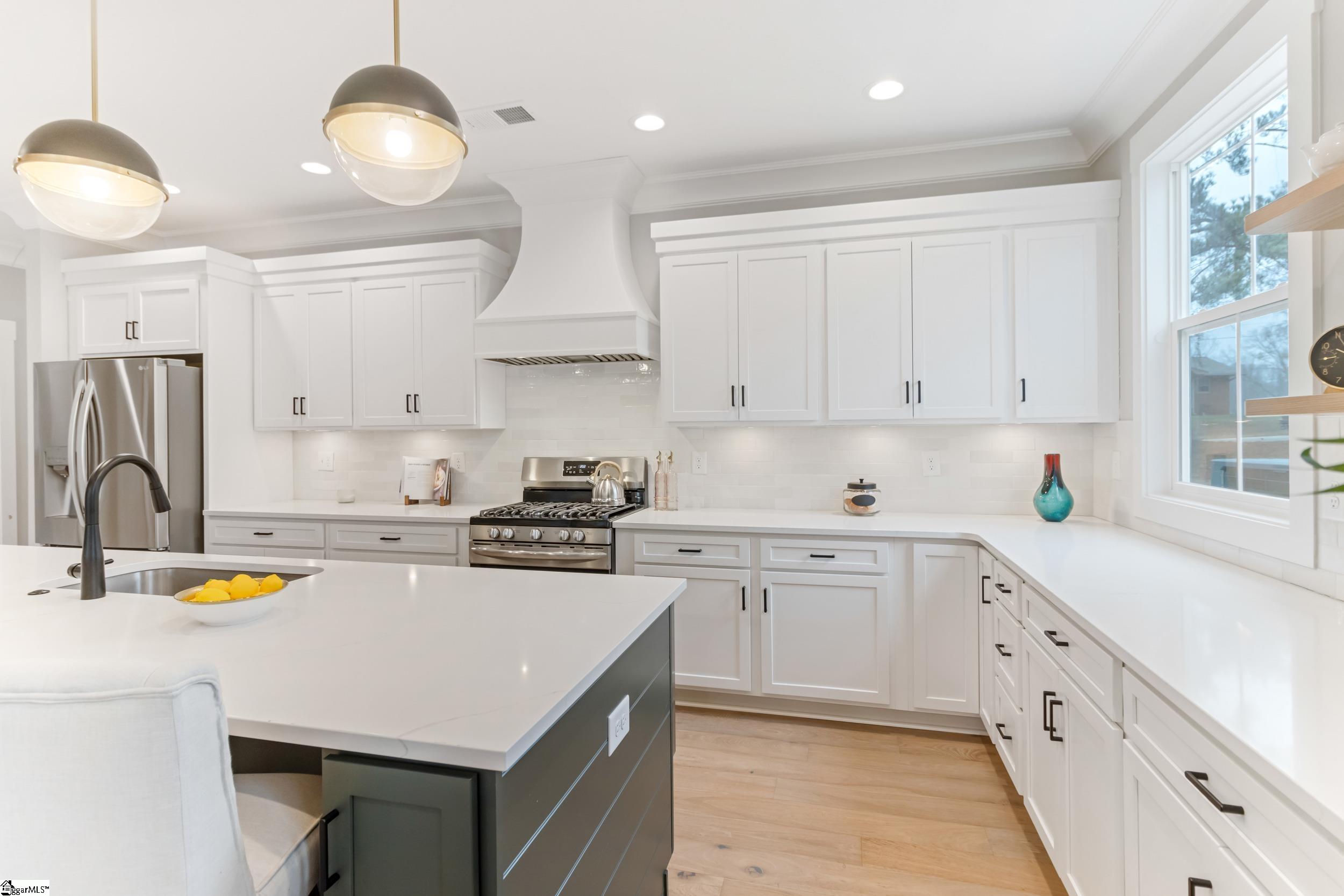 230 East Darby Road Taylors, SC 29687 - Photo 6 of 40