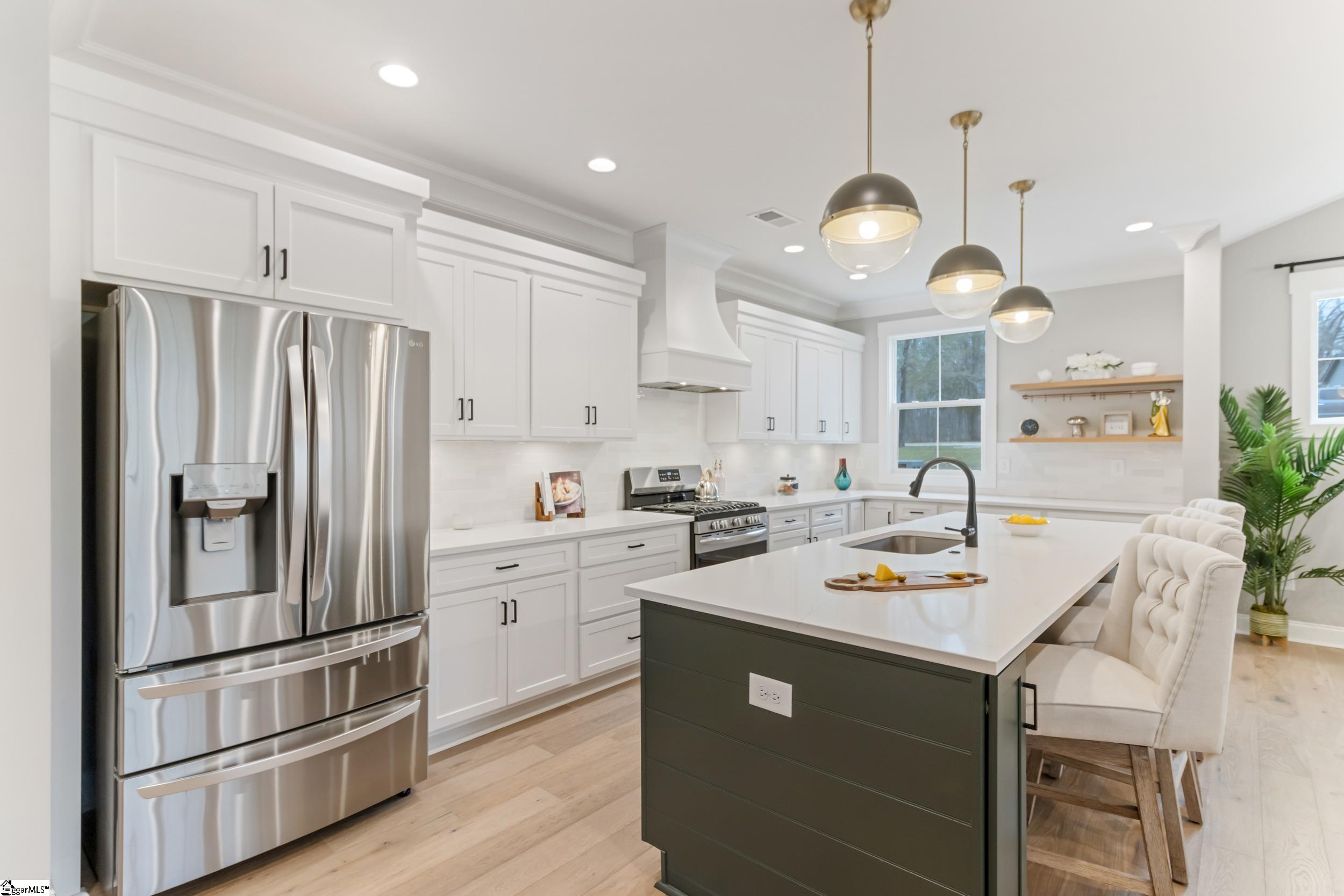 230 East Darby Road Taylors, SC 29687 - Photo 8 of 40
