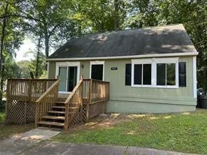 a view of house with a yard