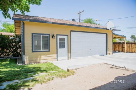 816 West Wasp Avenue Ridgecrest, CA 93555 - Photo 39 of 43 a front view of a house with garden