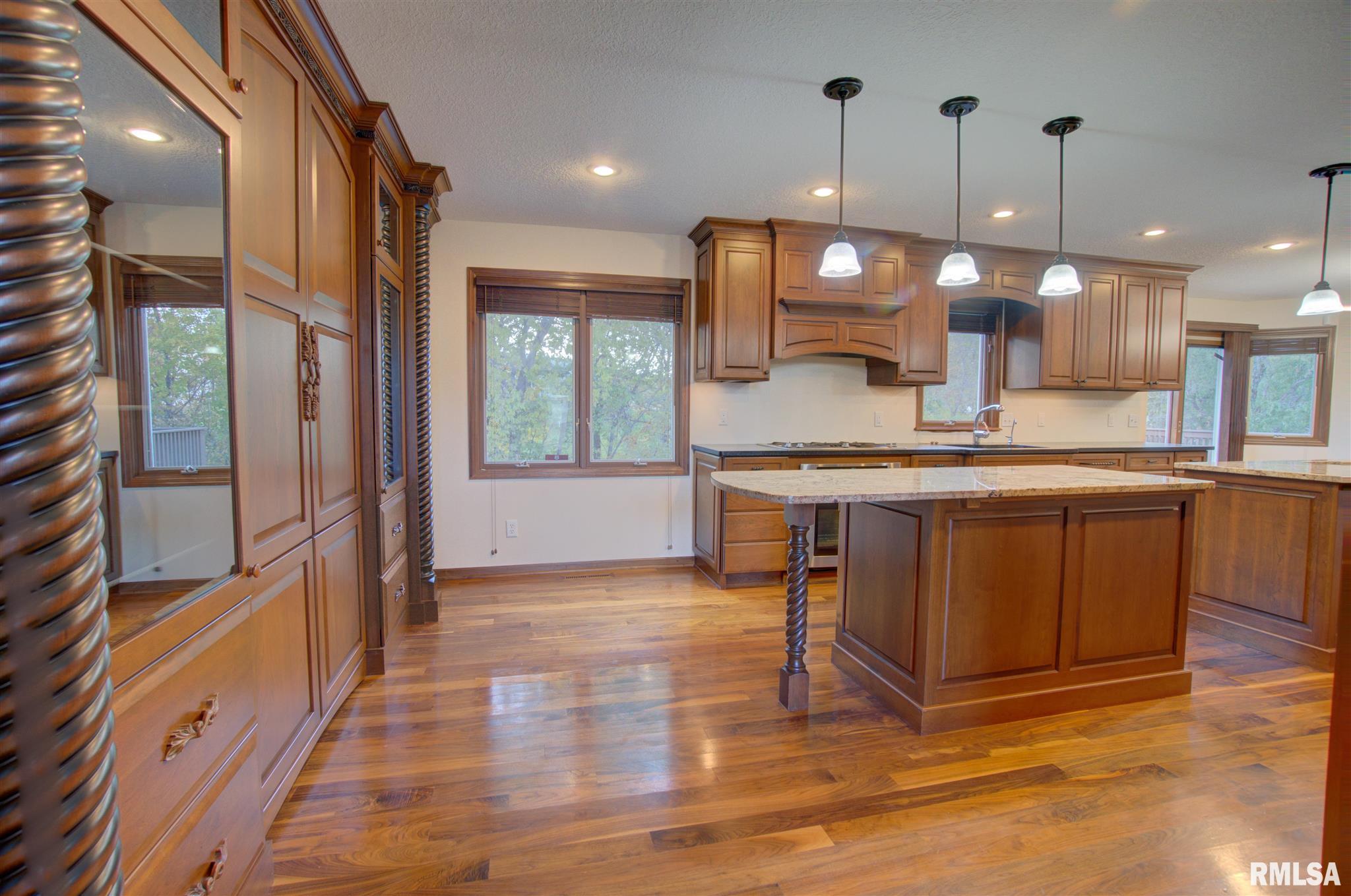 1830 Plum Tree Road Bettendorf, IA 52722 - Photo 12 of 47 Gallery Image 12