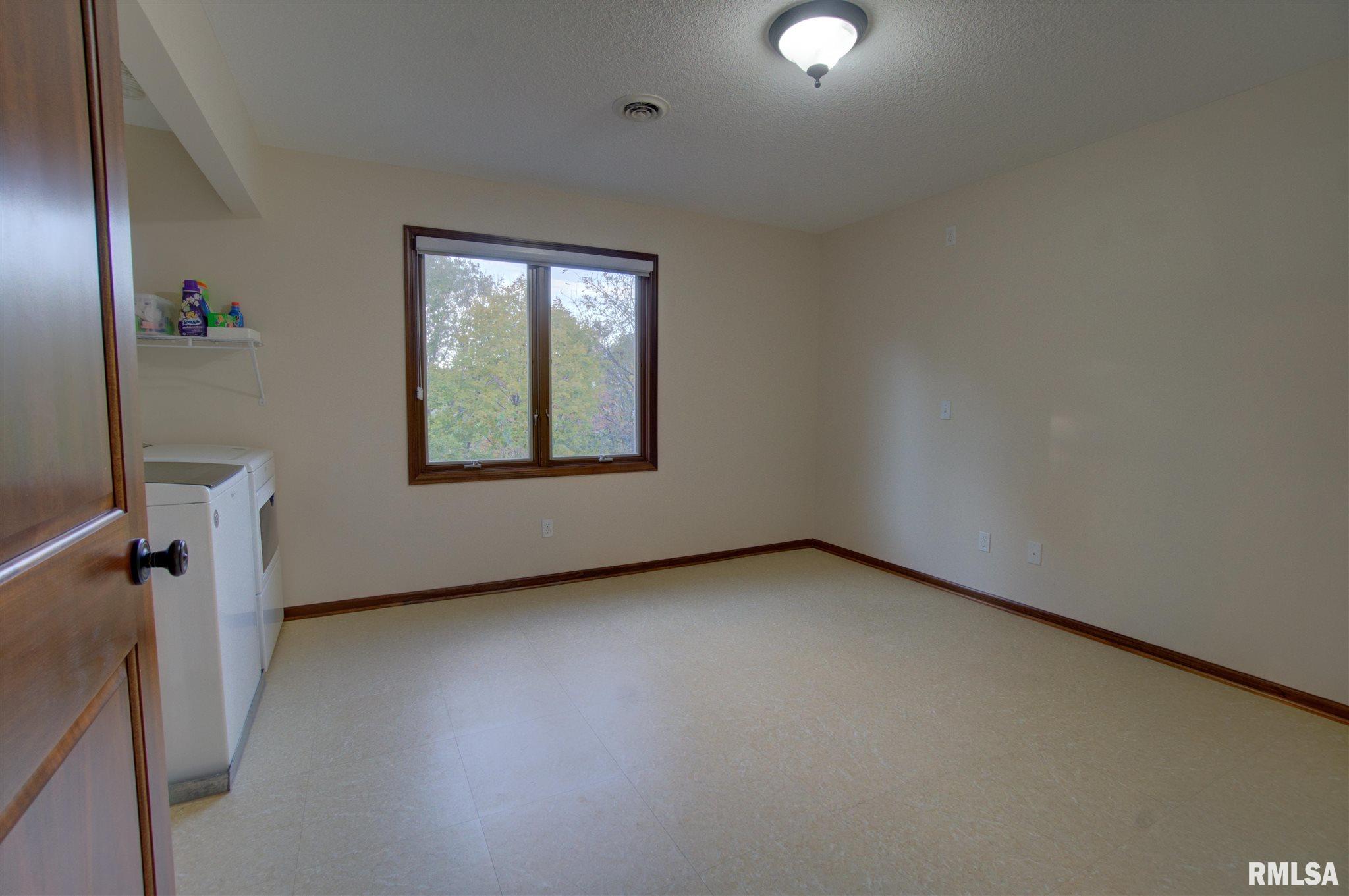 1830 Plum Tree Road Bettendorf, IA 52722 - Photo 29 of 47 Gallery Image 29