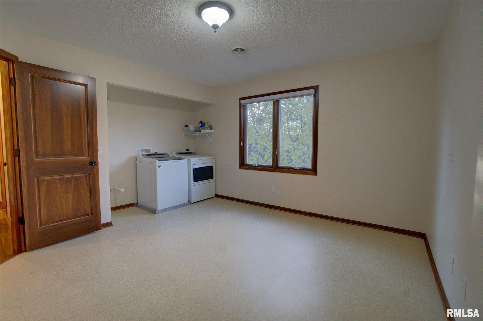 1830 Plum Tree Road Bettendorf, IA 52722 - Photo 30 of 47 Gallery Image 30