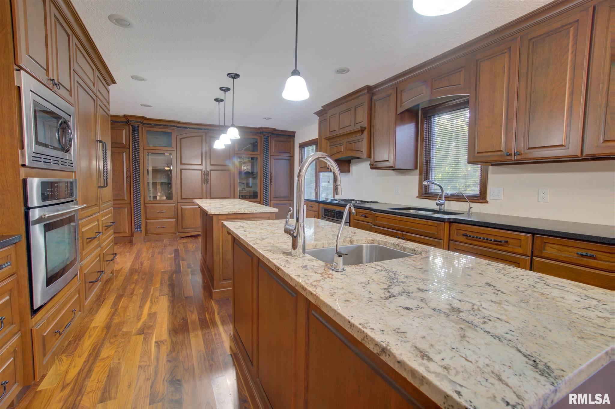 1830 Plum Tree Road Bettendorf, IA 52722 - Photo 9 of 47 Gallery Image 9