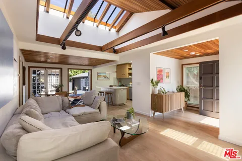 $1,348,000 | 5850 Vesper Avenue, Van Nuys, CA 91411