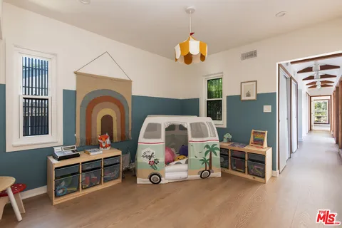 $1,348,000 | 5850 Vesper Avenue, Van Nuys, CA 91411