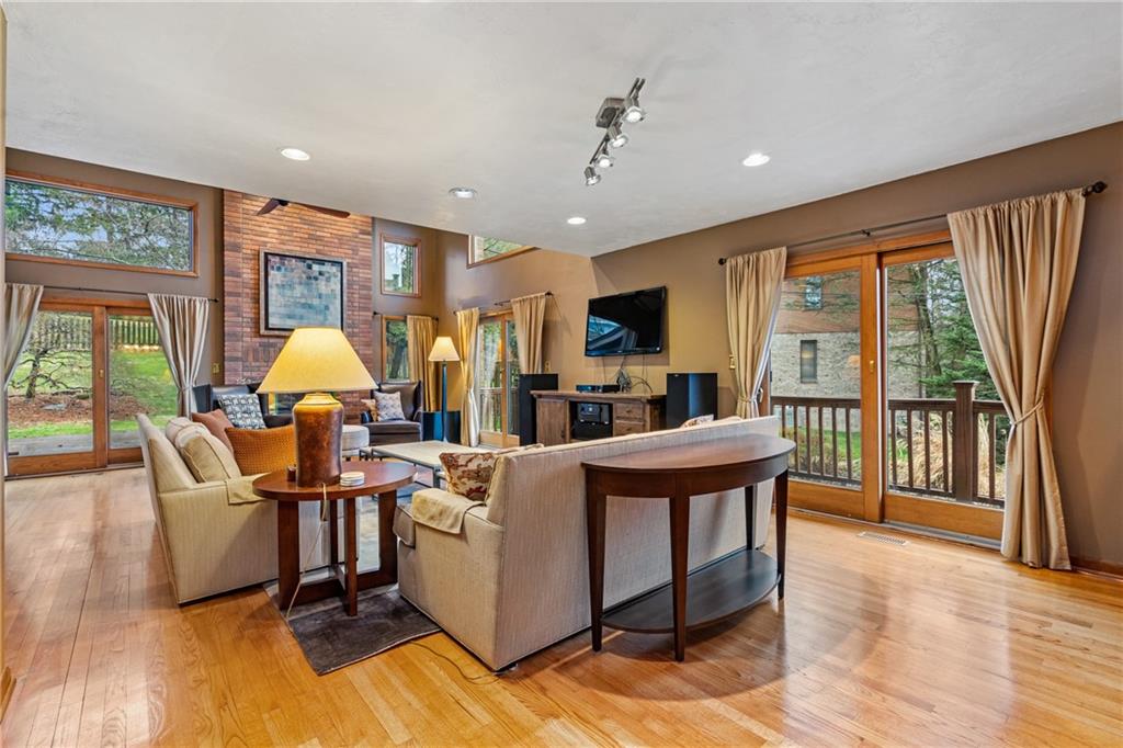 220 Glasgow Road Pittsburgh, PA 15221 - Photo 6 of 25 Gallery Image 6