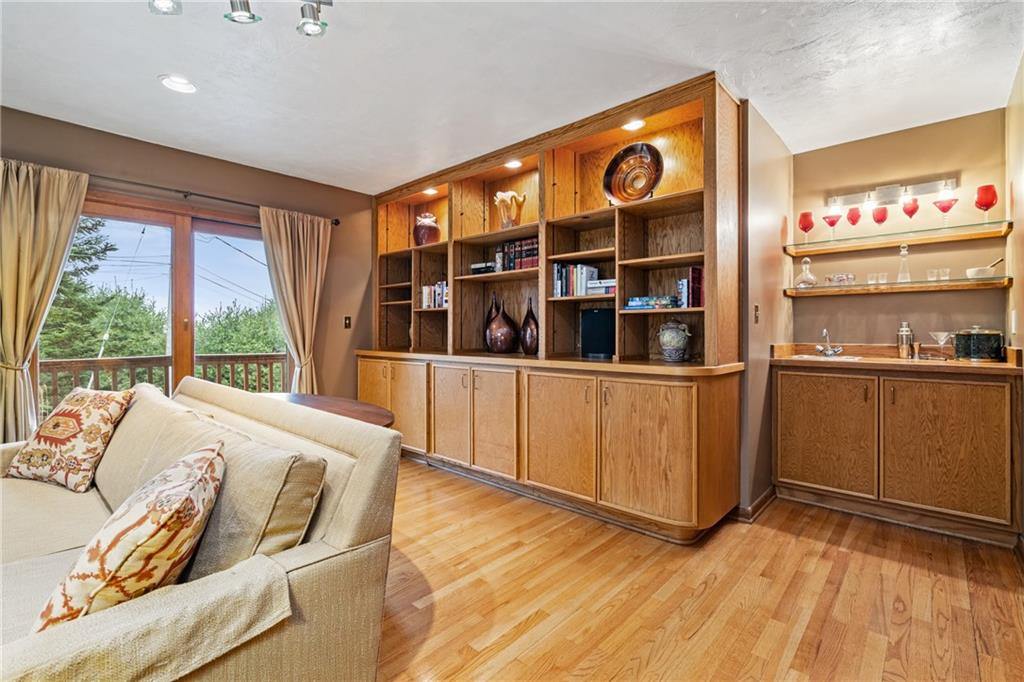 220 Glasgow Road Pittsburgh, PA 15221 - Photo 7 of 25 Gallery Image 7