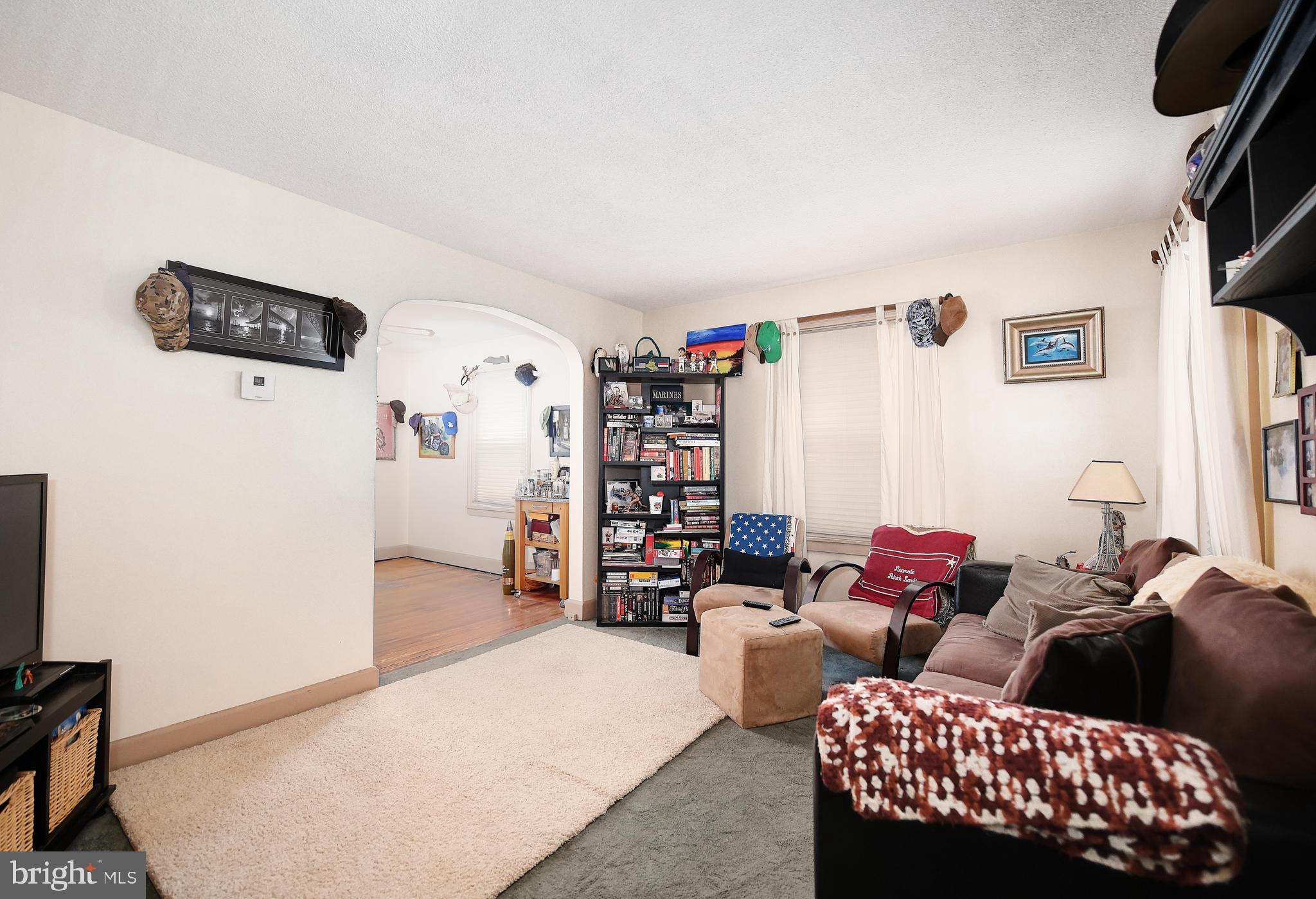 13 Broadship Road Dundalk, MD 21222 - Photo 6 of 28 Living room