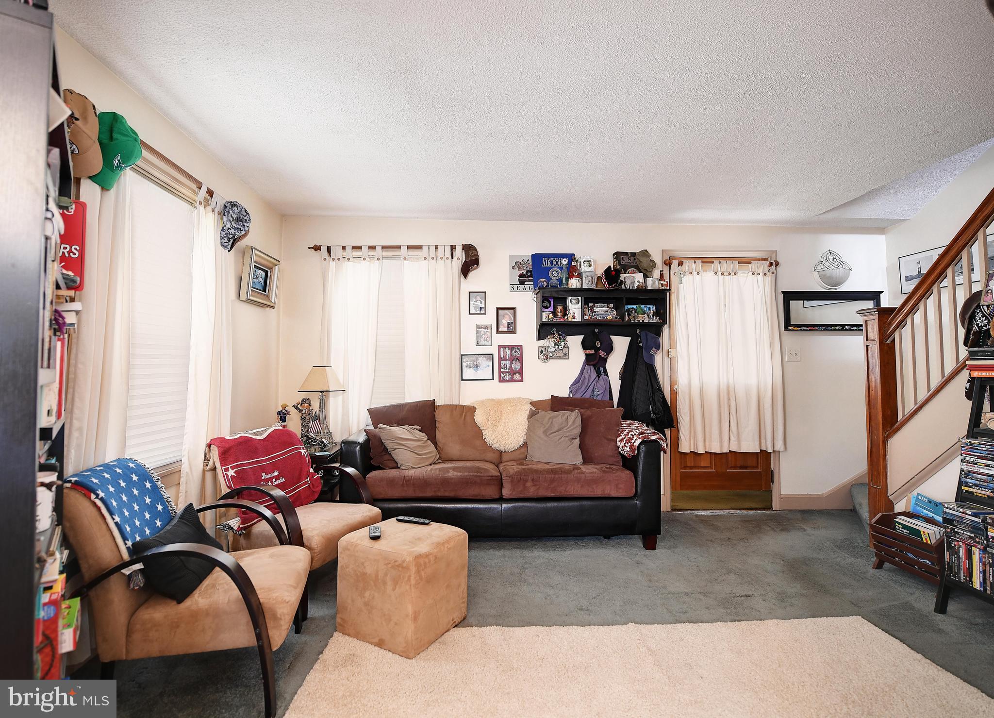 13 Broadship Road Dundalk, MD 21222 - Photo 7 of 28 Living room