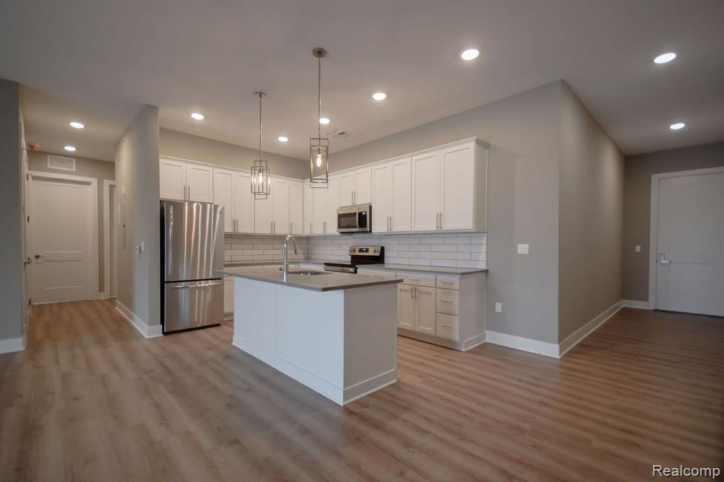 1401 South Rochester Road, Unit #103 Rochester, MI 48307 - Photo 2 of 11