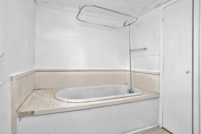 a bathroom with a bath tub