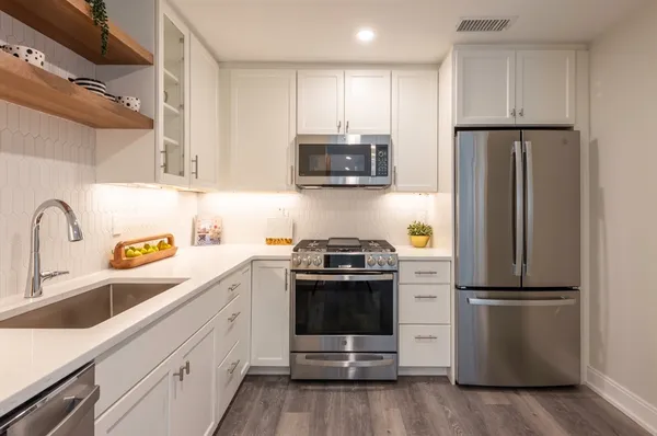 $3,850 | 61 County Street, Unit 103, Dover, MA 02030