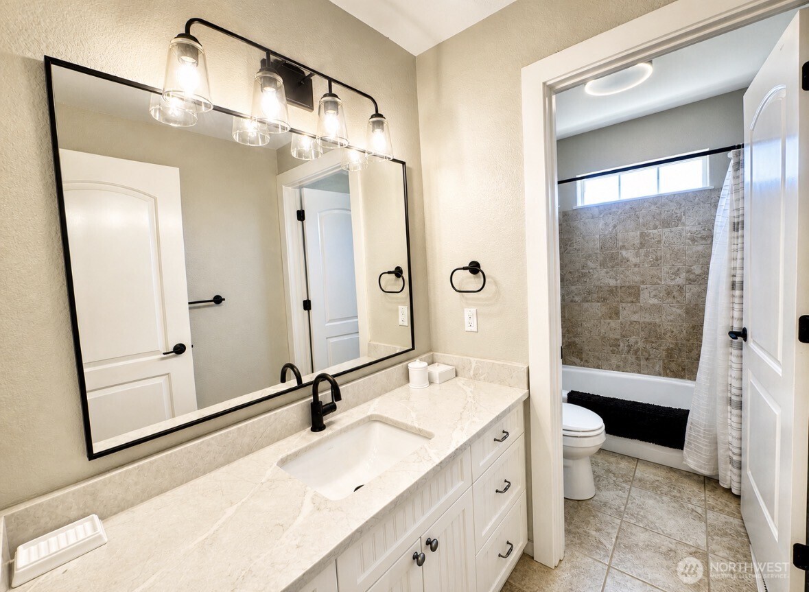 22 Rooster Flats Road Oroville, WA 98844 - Photo 21 of 28 a bathroom with a double vanity sink and mirror with bathtub