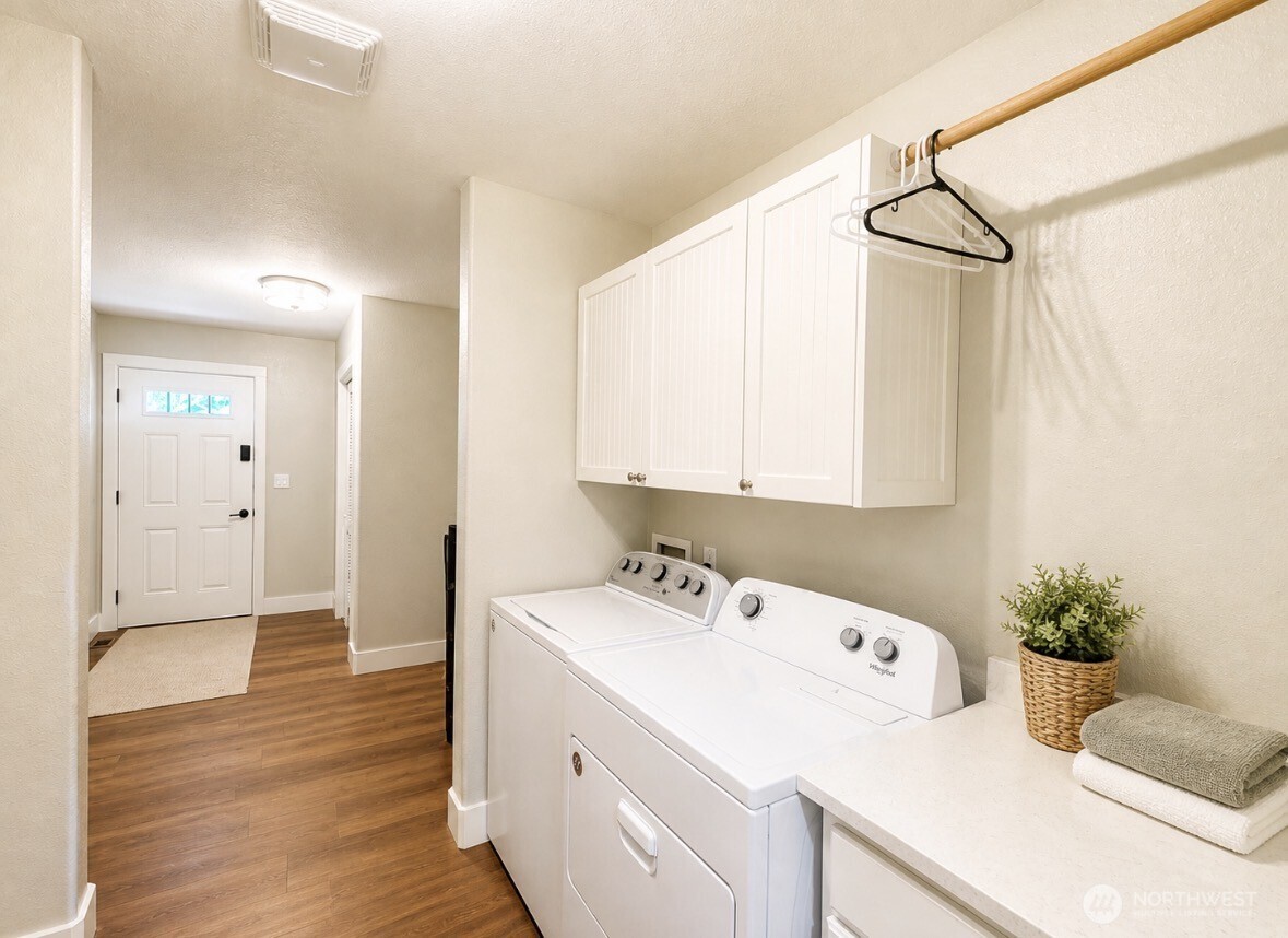 22 Rooster Flats Road Oroville, WA 98844 - Photo 23 of 28 a bathroom with a sink and a mirror