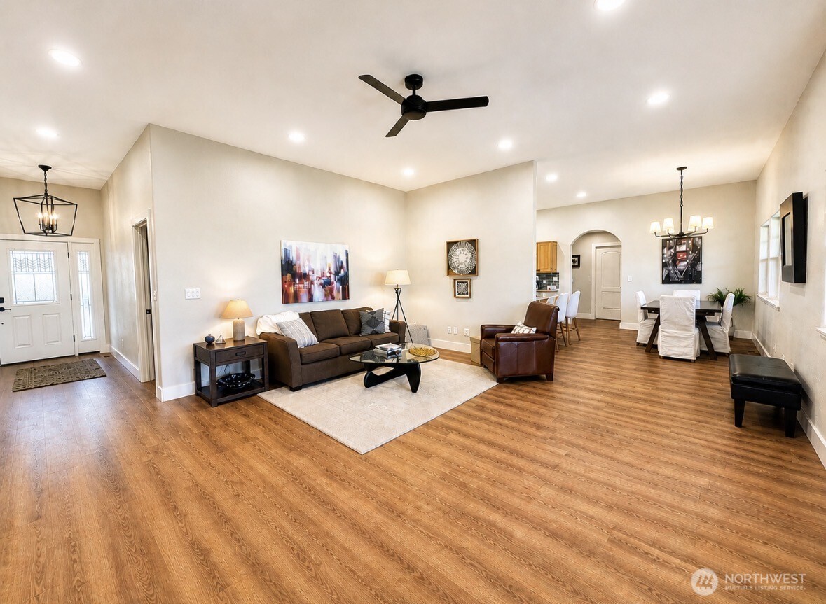 22 Rooster Flats Road Oroville, WA 98844 - Photo 4 of 28 a living room with furniture